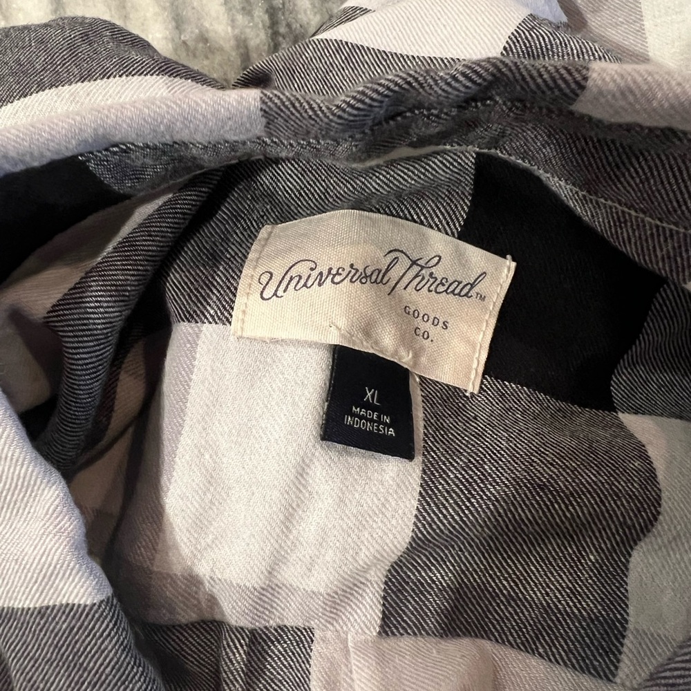 Black & White Check Button-Down Shirt - Picture 5 of 5